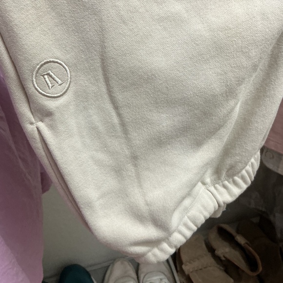 Vuori Sedona Jogger in Salt - Picture 6 of 8